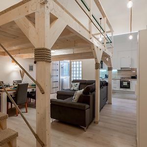 Goldcentral Apartment Danube-Private Terrace-Convenient Location